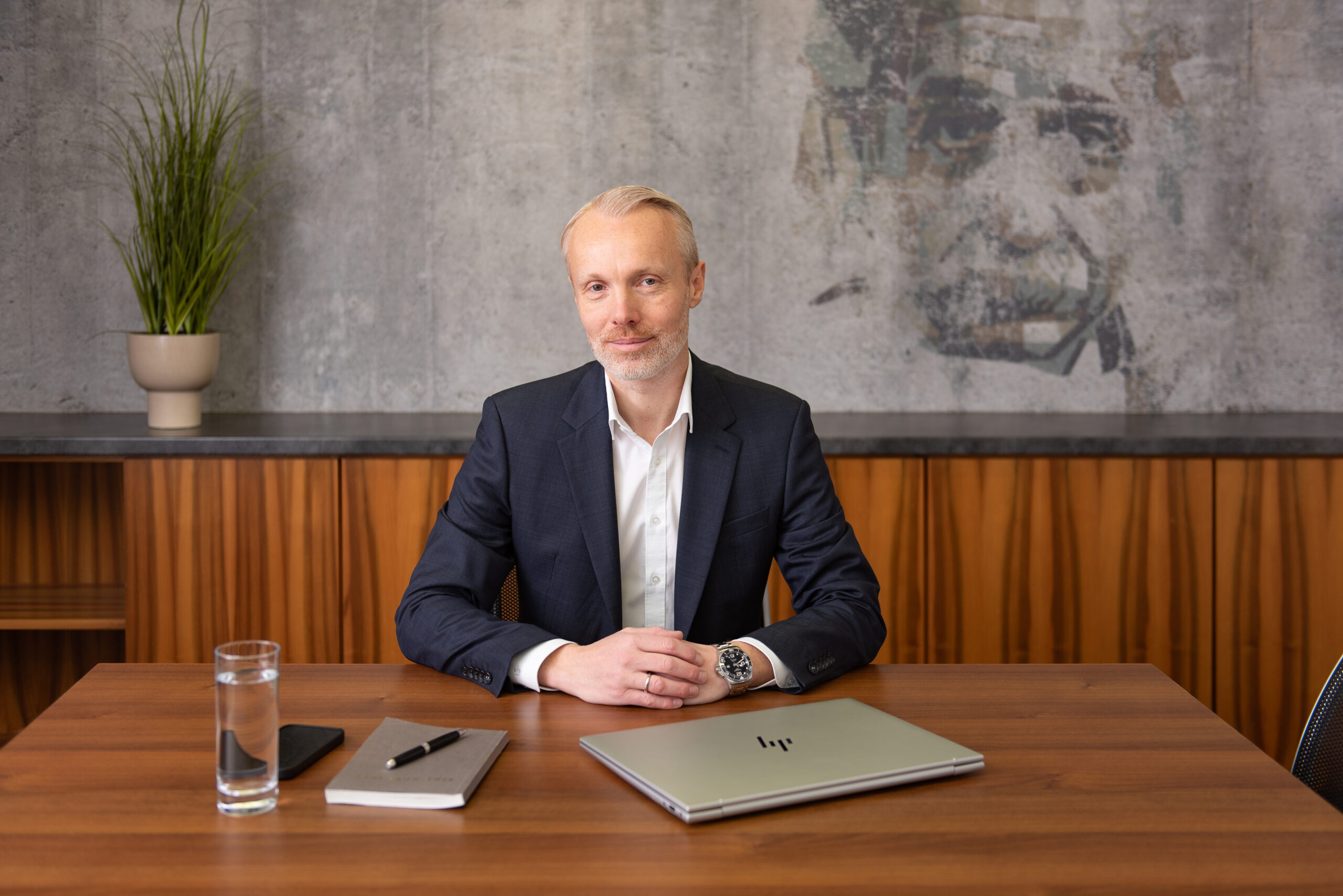 Business-20 Werner im Büro